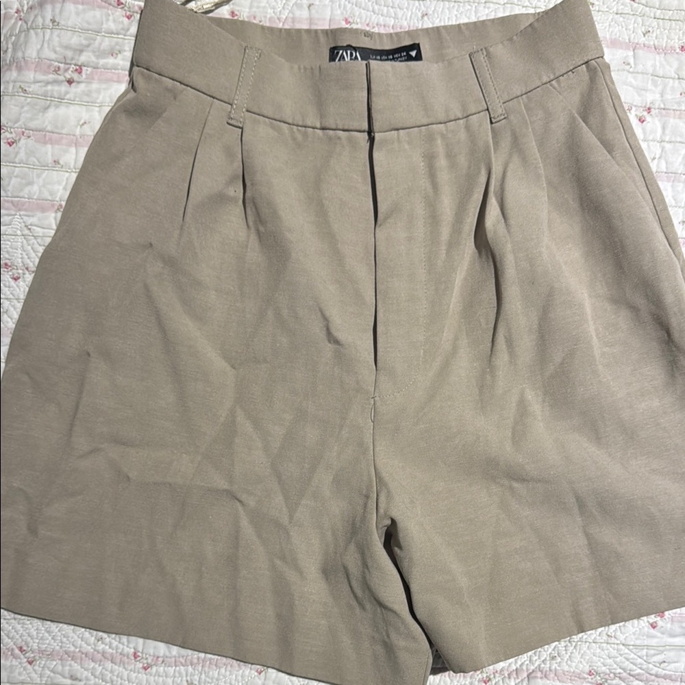 Zara Women's Beige Shorts
